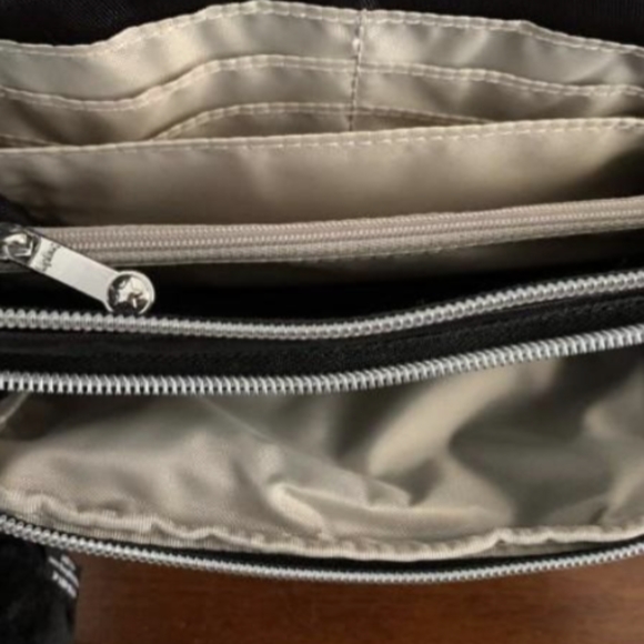 Kipling Dreamy Wallet Wristlet Black NWT - SOLD OUT! - Picture 3 of 6